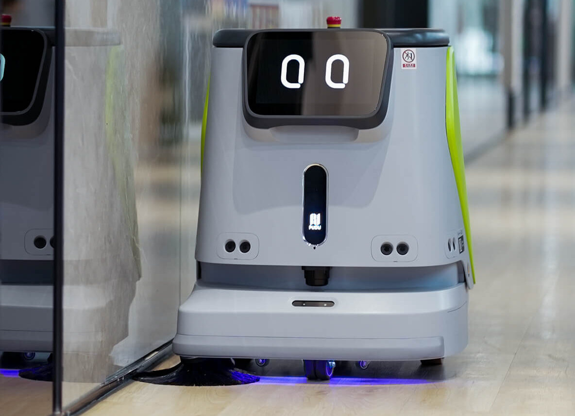 Pudu CC1 barrienda las esquinas de una superficie