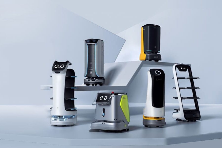 Robots Bellabot, Kettybot y Holabot en entornos empresariales reales