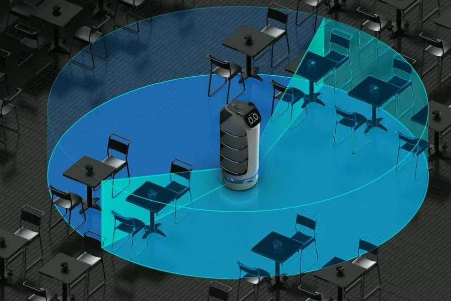 Robots Bellabot y Kettybot trabajando en restaurante con clientes